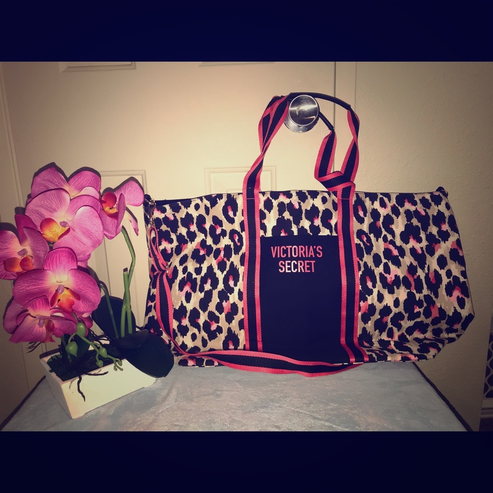 🚨PRICE DROP🚨 Large Victoria’s Secret Tote Bag